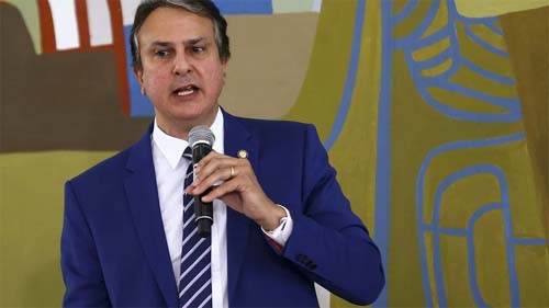 Novo Ensino Médio foi suspenso por preocupação com Enem, diz ministro