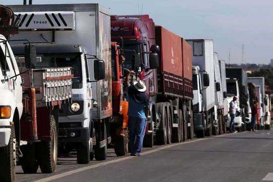 Empresas autuadas na greve dos caminhoneiros têm 15 dias para pagar multas