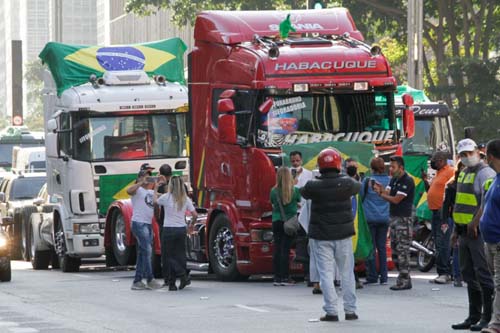 Caminhoneiros ameaçam paralisação no dia 1º