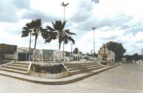 Dupla em motocicleta mata um e fere outro em Campo Grande
