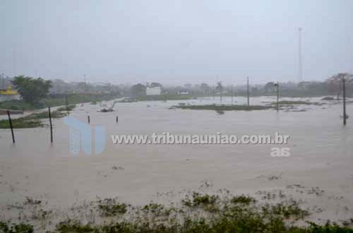 Choveu mais que o triplo do previsto para o mês em AL, diz meteorologista