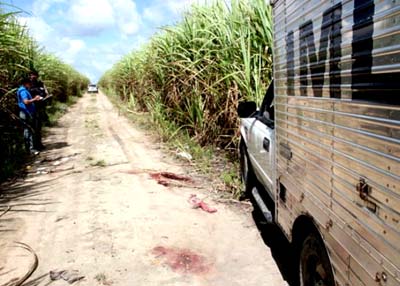 Irmãos são executados e corpos jogados em canavial