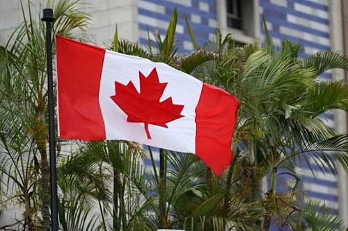 Duas igrejas são queimadas e outros 182 túmulos indígenas foram encontrados no Canadá