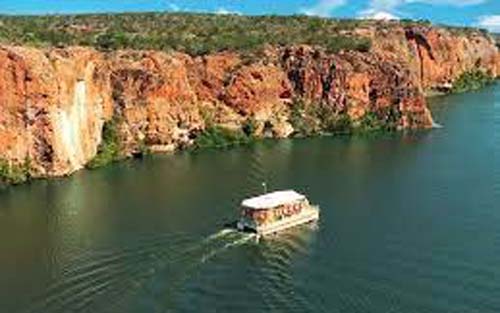 Vinte pessoas são resgatadas após ficar em barco à deriva no Rio São Francisco