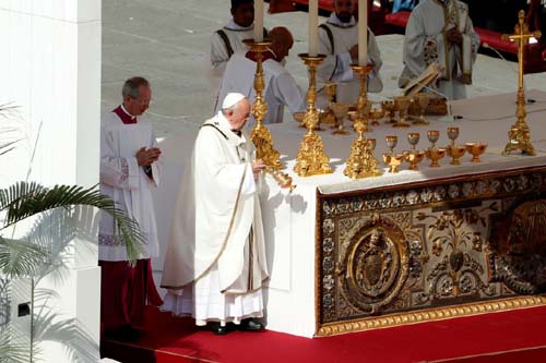 Dez mil brasileiros participam da canonização da Irmã Dulce