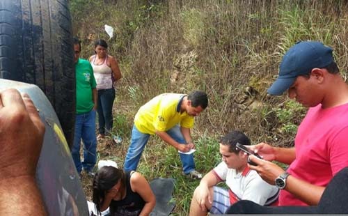 Capotamento deixa duas pessoas feridas na BR-316 em Palmeira dos Índios