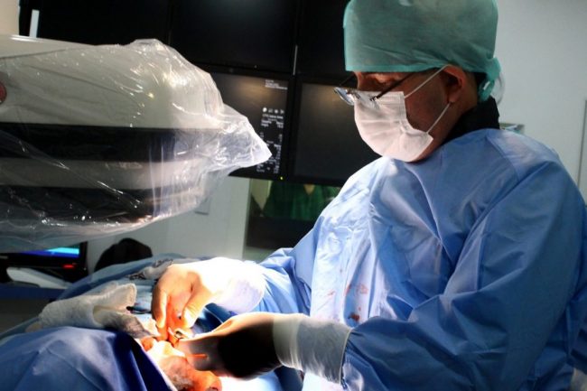 Santa Casa de Maceió implanta primeiro modulador de contração cardíaca da América Latina