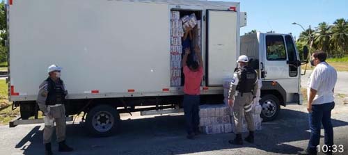 BPRv flagra transporte irregular de alimentos e produtos sem nota fiscal na AL-101 Sul