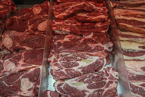 Carne bovina apresenta alta de 133% acima da inflação, aponta estudo