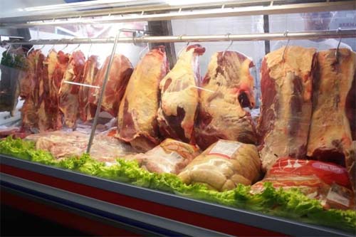 Tarifaço de Trump derruba preços de carnes e frutas no Brasil, mas café dispara