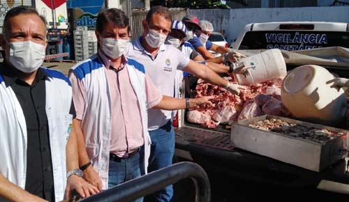 Vigilância apreende 800 kg de alimentos impróprios para consumo na parte alta de Maceió