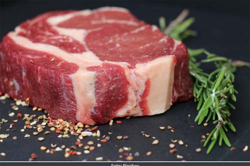 Estudo encontra vínculo biológico entre carne vermelha e câncer colorretal