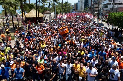 JHC une massas em campanha gigante na orla marítima de Maceió