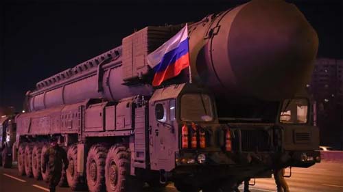 Rússia anuncia exercício militar de prontidão nuclear nas proximidades da Ucrânia
