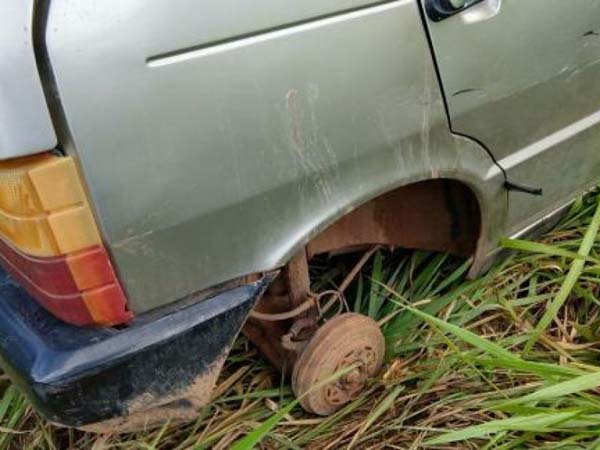 Veículo parcialmente depenado e com queixa de roubo é recuperado em Igreja Nova