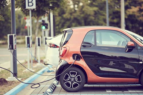 Alheia à pandemia, venda de carros elétricos no mundo cresce 41% em 2020
