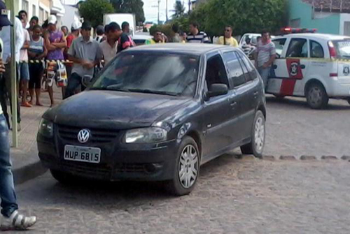 Ex-militar é assassinado dentro do próprio veículo, em Arapiraca