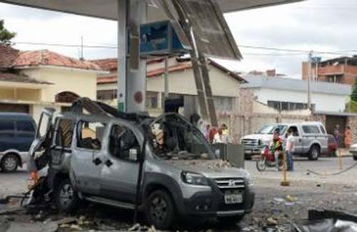 Carro de Maceió explode enquanto abastecia em Caruaru