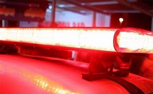 Médico tem surto psiquiátrico e assusta moradores ao sair armado nas ruas