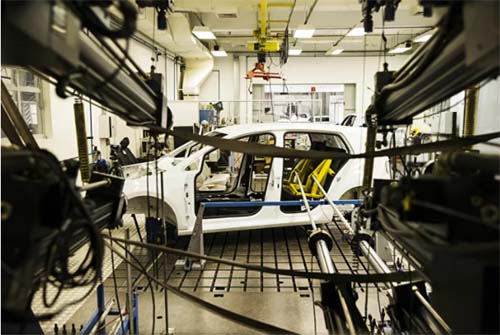 Falta de insumos pode paralisar produção de veículos no Brasil, diz jornal