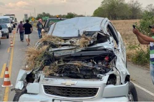 Mulher é levada para a UE do Agreste após colisão entre caminhonete e trator na AL 220