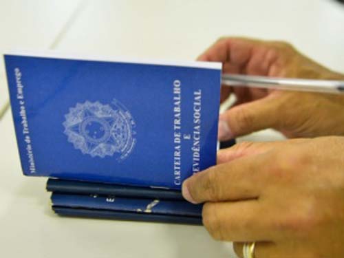 Apenas um em cada quatro trabalhadores domésticos tem carteira assinada em AL