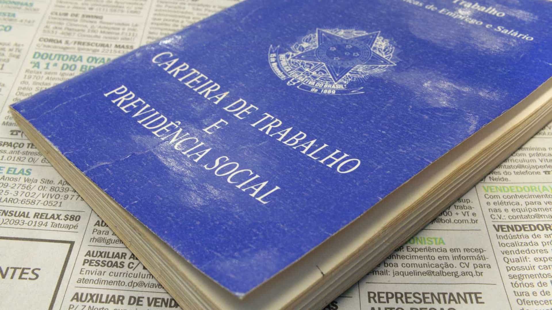 Taxa de desemprego fica em 14,3% no trimestre até outubro, diz IBGE