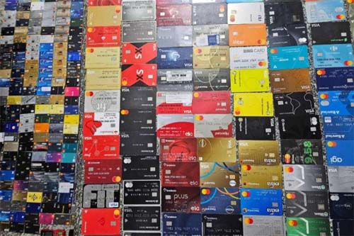 Homem é preso com 452 cartões bancários em São Paulo