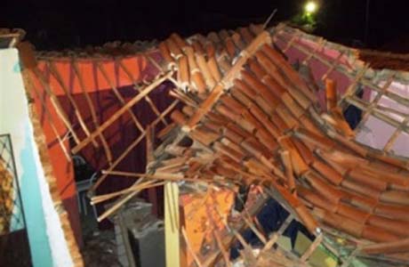 Telhado de casa cai e mata idosa de 71 anos no centro de Belém