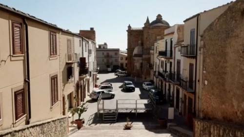 As casas vendidas por R$ 6 em vilarejo da Itália