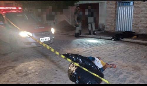 Criminoso, a pé, mata casal a tiros em Arapiraca. Vitimas voltava das compras