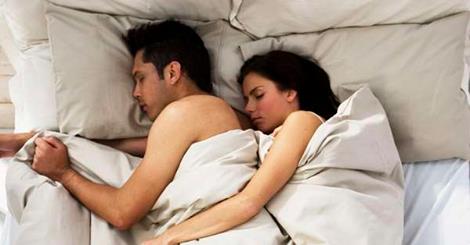 Dormir sem roupa traz mais felicidade aos casais, diz estudo