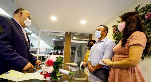 Número de casamentos cai pela metade durante a pandemia no país