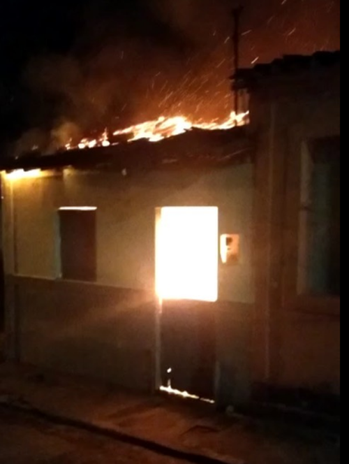 Criança de 3 anos escapa de incêndio em casa em São José da Laje