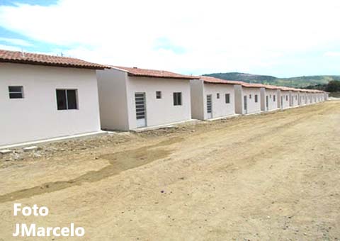 Miséria sem fim: problemas e escassez marcam casas entregues pelo Governo