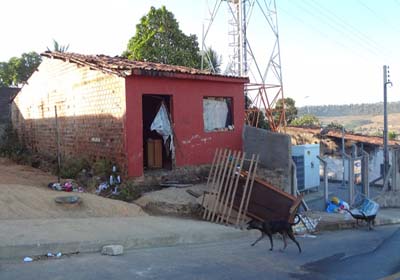 Botijão de gás explode e destrói residência em São Miguel dos Campos