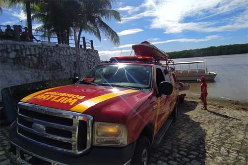 Corpo de Bombeiros resgata corpo preso em rede de pesca na Lagoa Mundaú