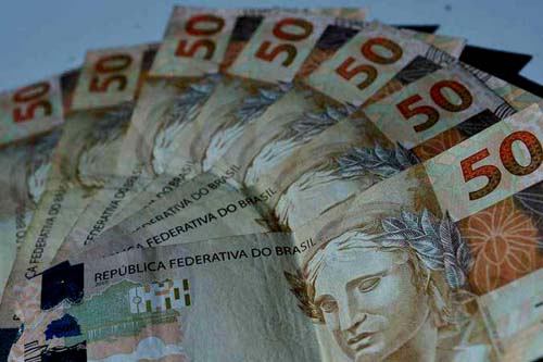 Selic 2019 sai de 5% para 4,75% ao ano e segue em 5,% para 2020, diz Focus