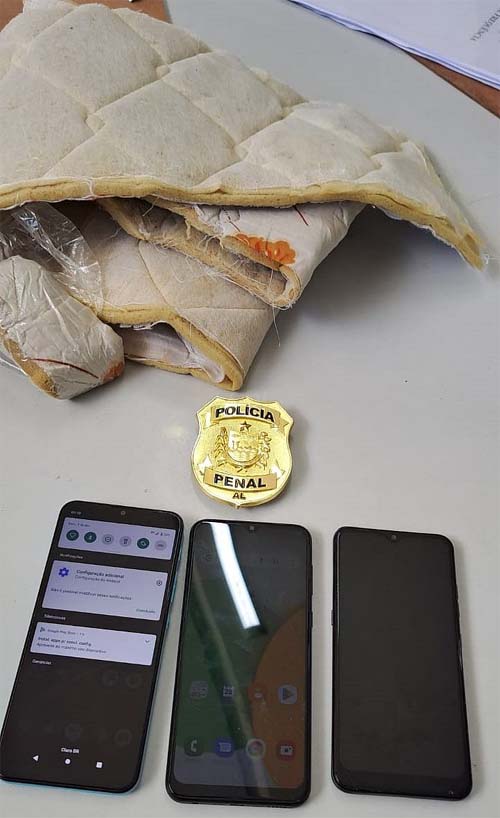 Policiais interceptam celulares arremessados para módulo de presídio em Maceió