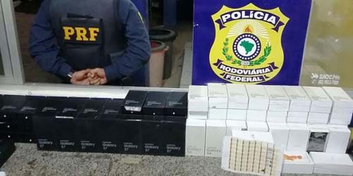 Polícia Rodoviária Federal apreende mais de 100 celulares falsificados na BR-101