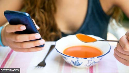 Maior tempo no celular está associado a comportamento impulsivo e semelhante a vício em drogas e jogos