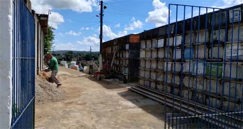 Cemitério prepara área com capacidade para receber 350 corpos sem identificação