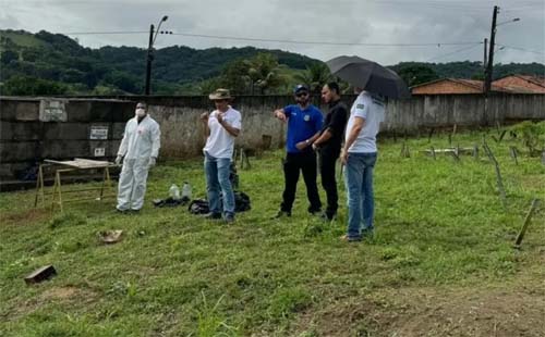 IML de Maceió realiza exumação de corpos para abrir vagas em cemitério e discute construção de sepulturas verticais