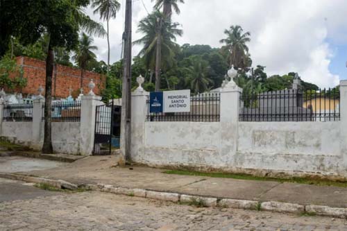 Vítimas da Braskem entram com ação judicial por novo cemitério em Maceió