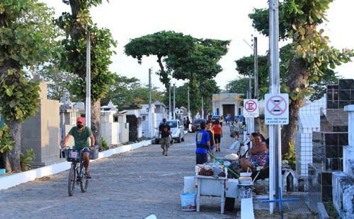 Sepultados mais 10 corpos não reclamados em Maceió