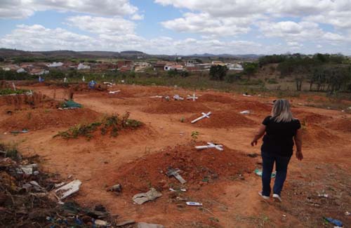 Cemitério de União é novamente alvo de vandalismo: túmulos são quebrados e incendiados