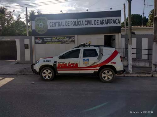 Mãe é conduzida à polícia após hospital detectar lesões em corpo de bebê morto