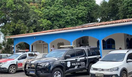 Homem é preso após furtar motocicleta e tentar assassinar o filho em Cacimbinhas, Alagoas, e é detido pela polícia.