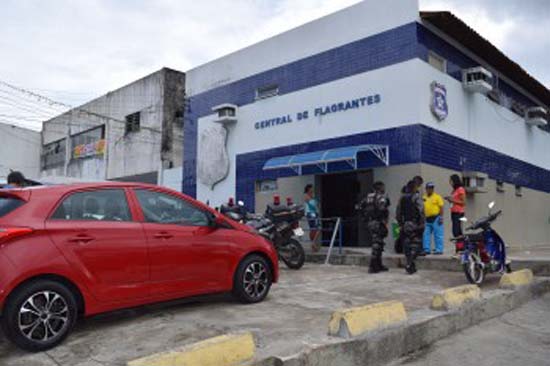 Dupla é apreendida com moto roubada tentando cometer assaltos em Satuba