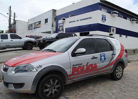 Mulher é presa após usar cartão clonado para comprar joias
